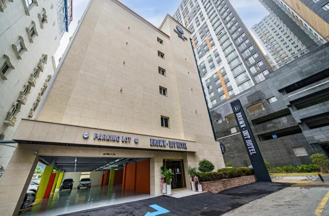 Property building in Gwangju Brown Dot Cheomdan