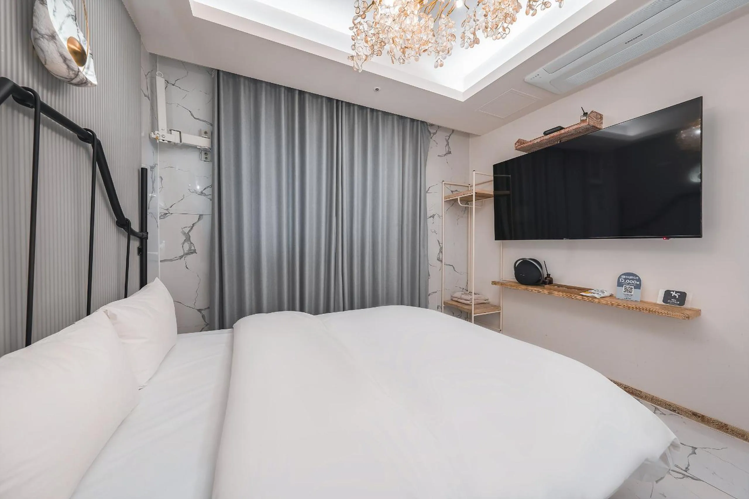 Property building, Bed in Daegu February Hotel Lions Park