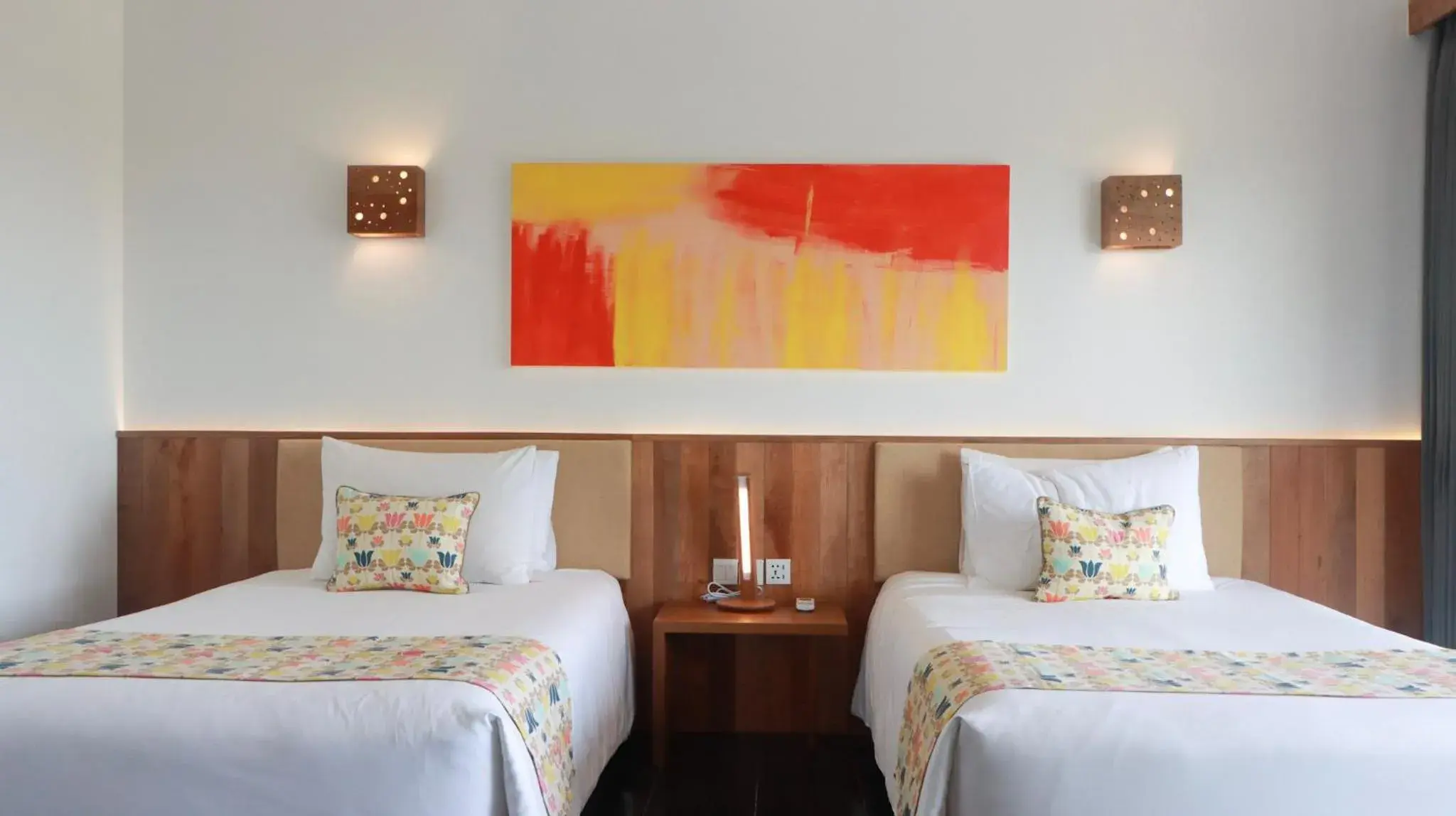 Hillside Deluxe Twin in ISLAND CENTER POINT Hillside Deluxe Twin in ISLAND CENTER POINT