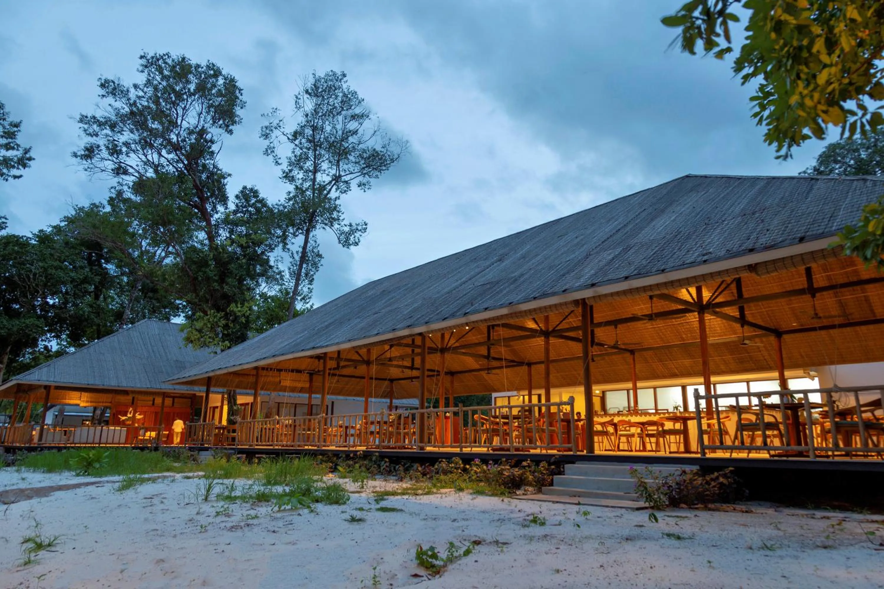 Restaurant/places to eat in ISLAND CENTER POINT