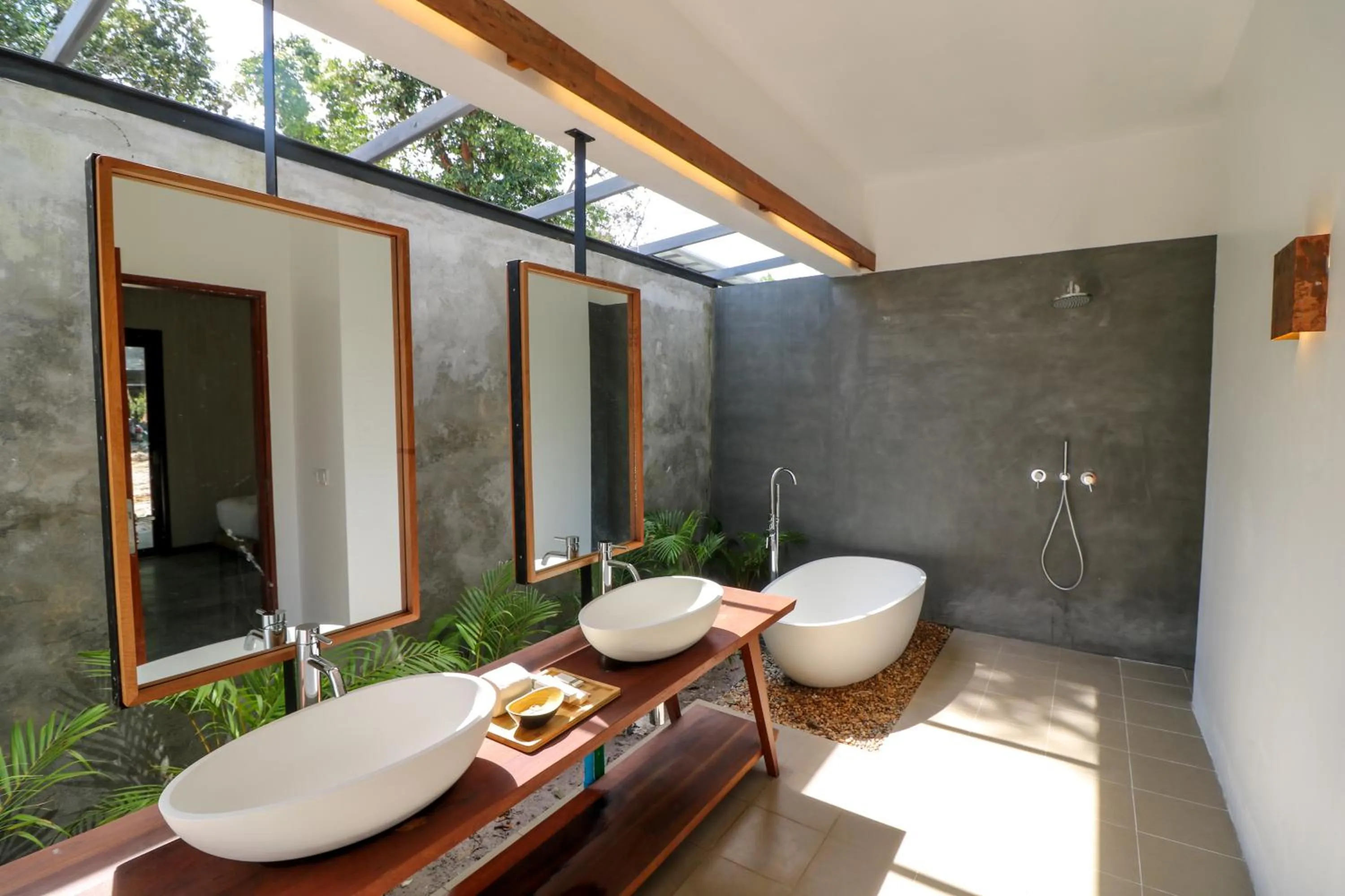 Shower in ISLAND CENTER POINT