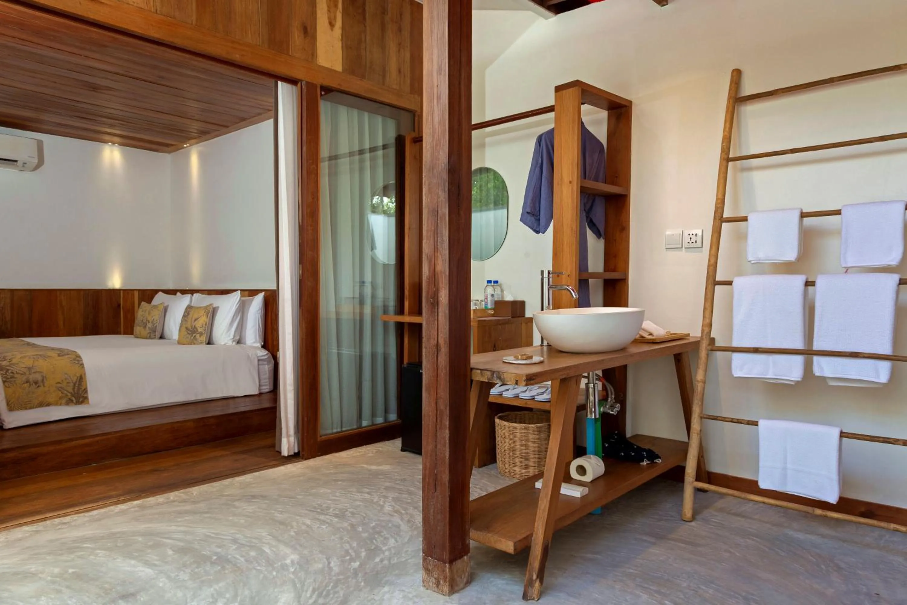 Bedroom, Bed in ISLAND CENTER POINT