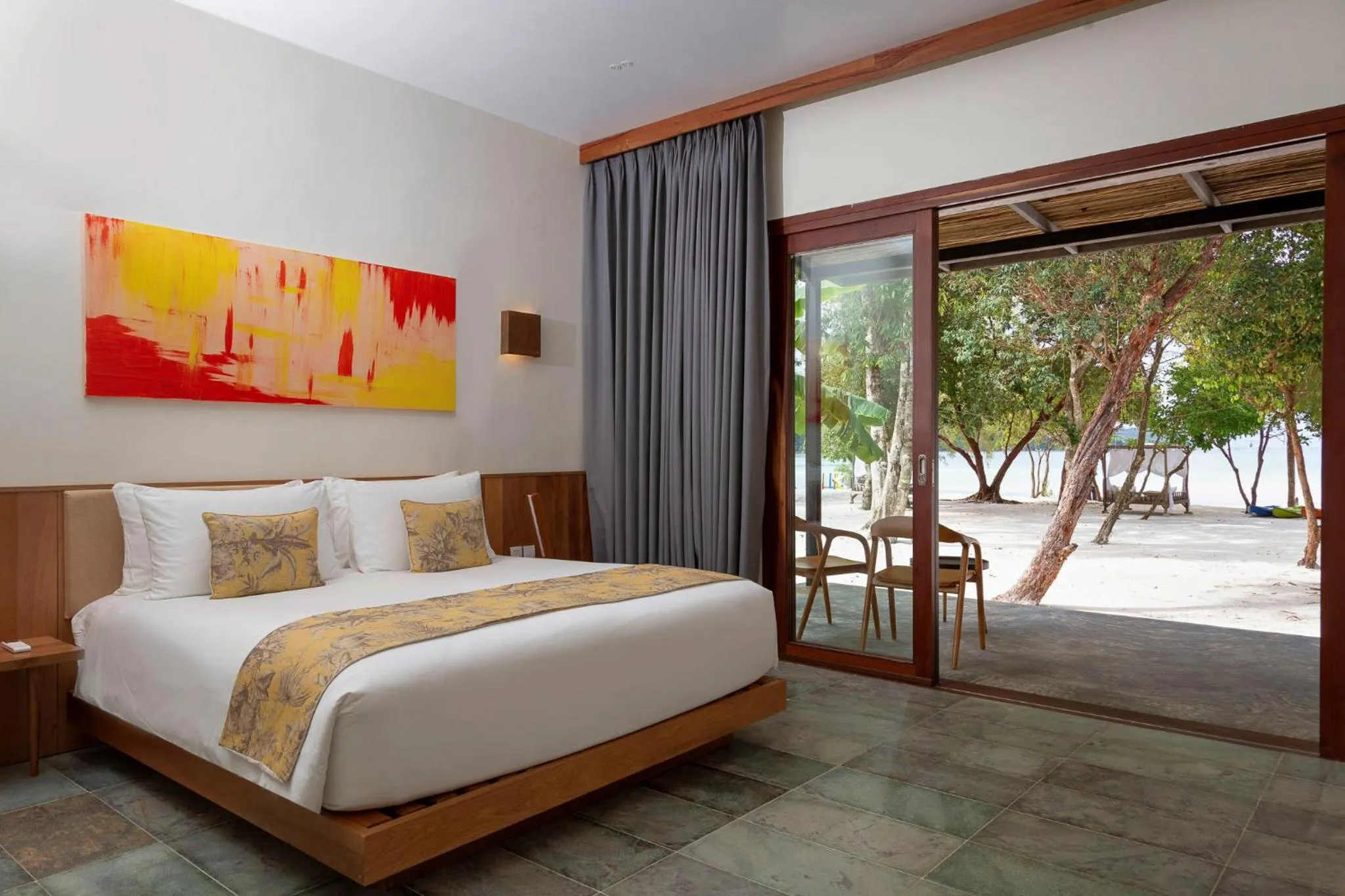 Bed in ISLAND CENTER POINT