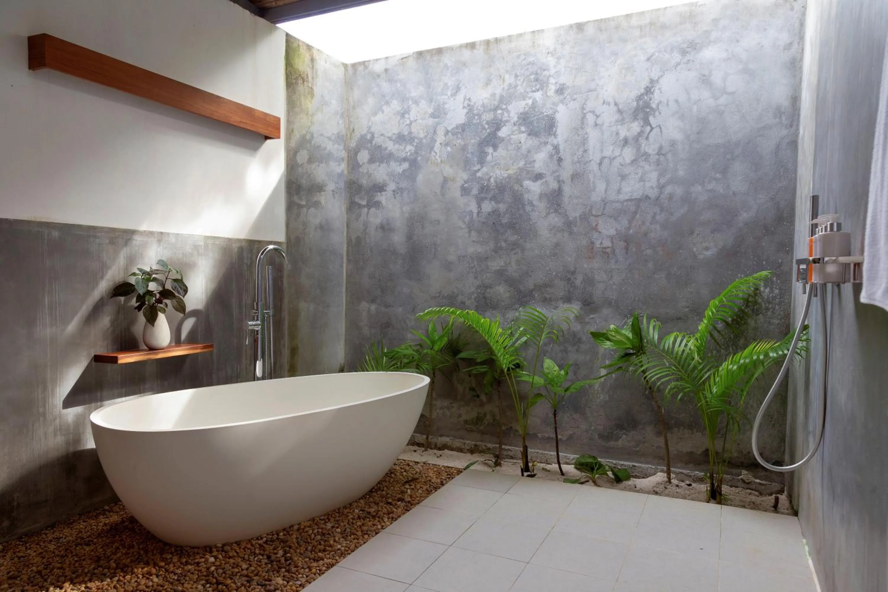 Hot Tub in ISLAND CENTER POINT