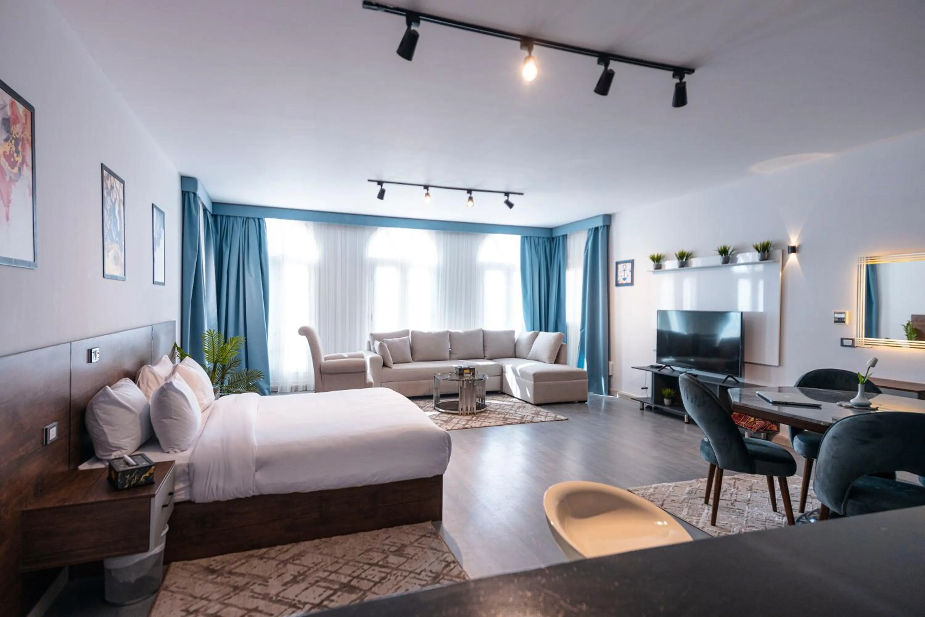 Communal lounge/ TV room, Bed in El Gouna Elite Worldwide Sea & Garden Residences - Hurghada, Egypt