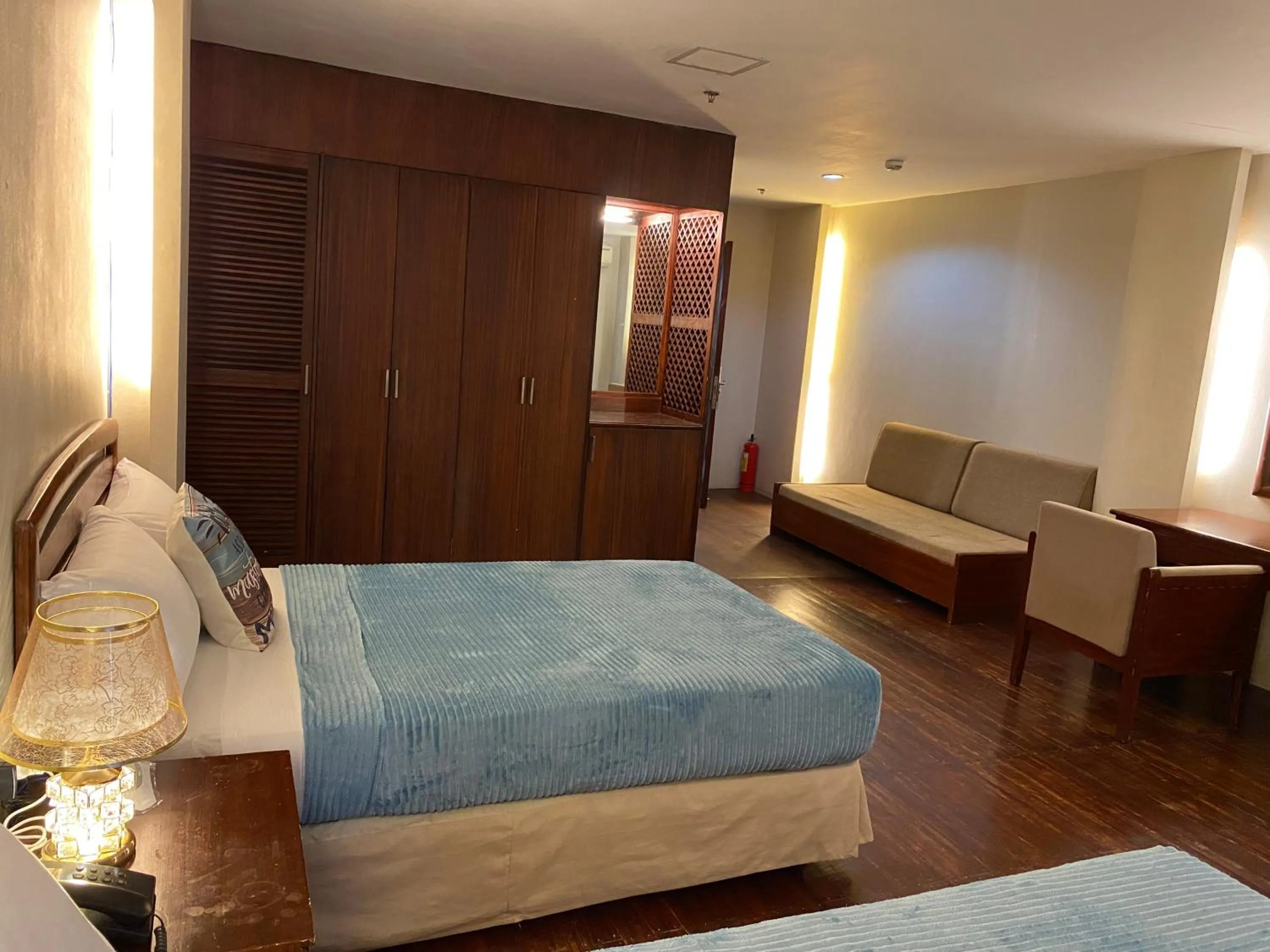 Bed in Cebu Century Plaza Hotel