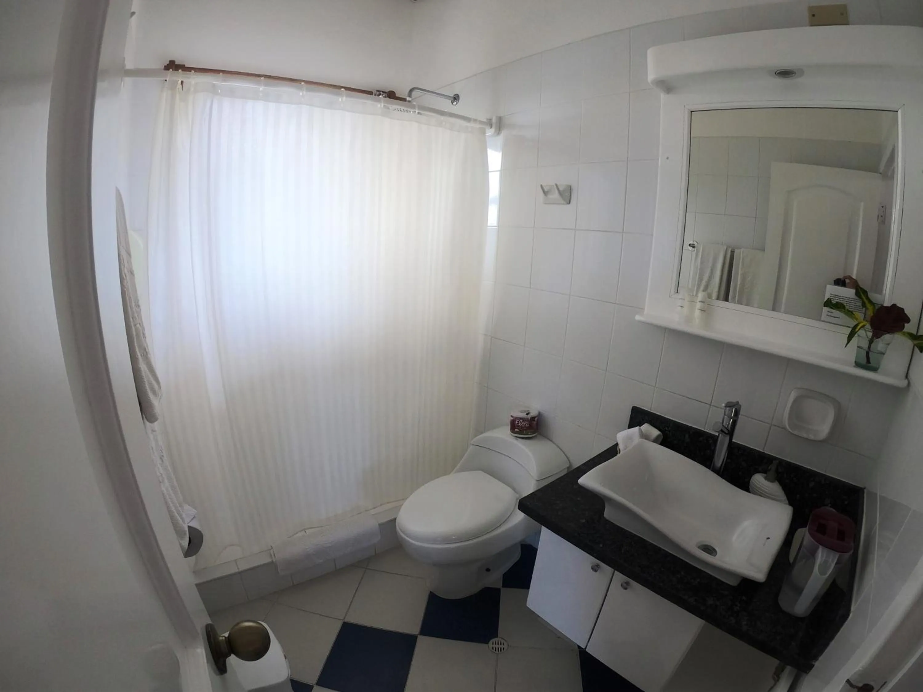 Toilet in Hotel Angermeyer Waterfront Inn