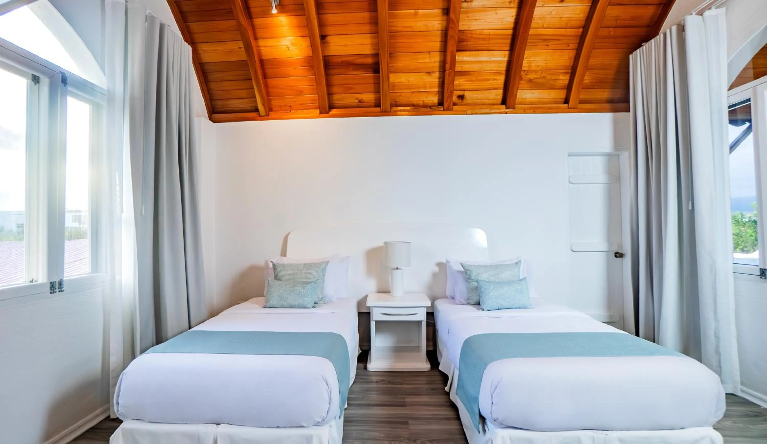 Photo of the whole room, Bed in Hotel Angermeyer Waterfront Inn