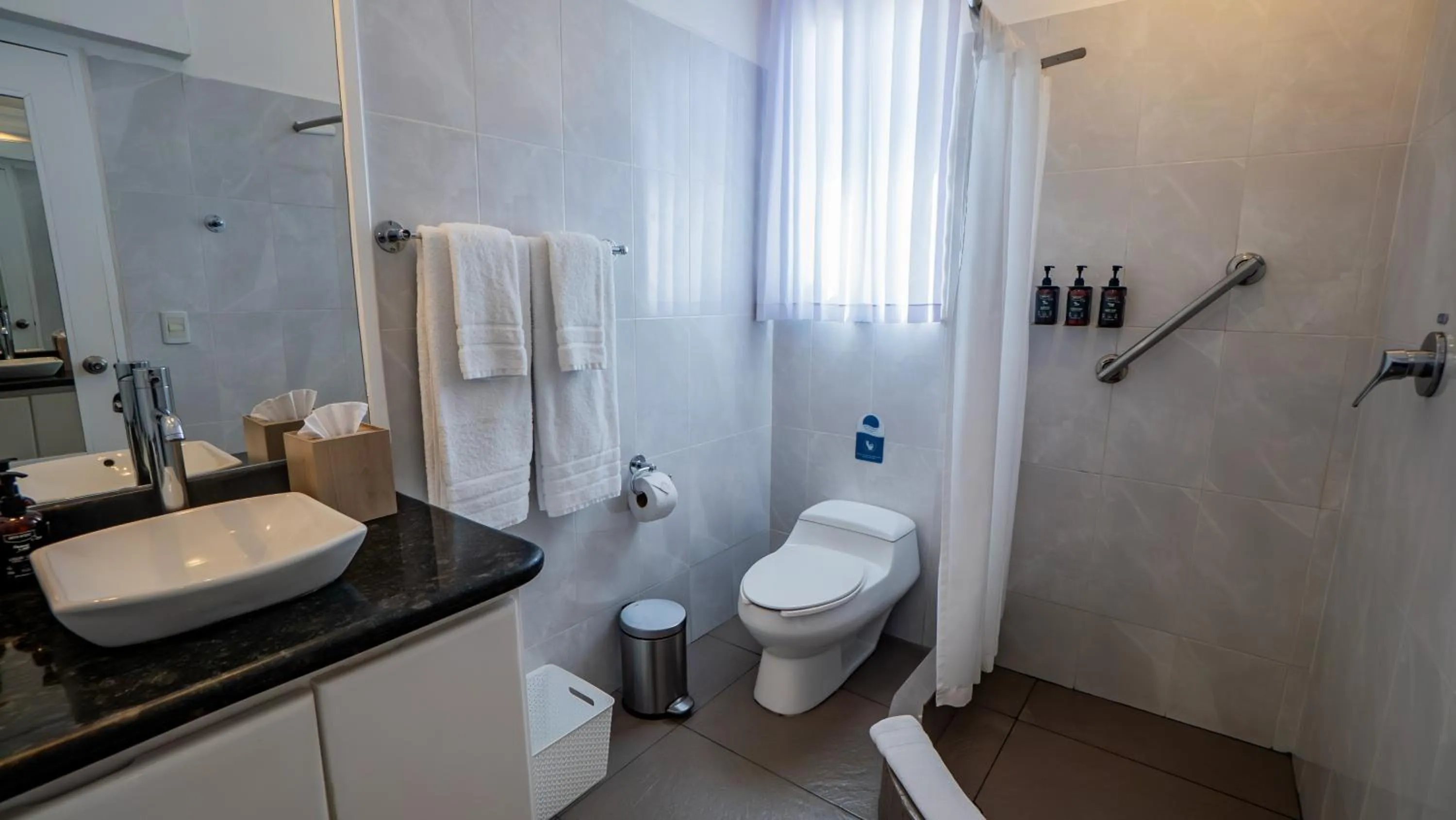 Bathroom in Hotel Angermeyer Waterfront Inn