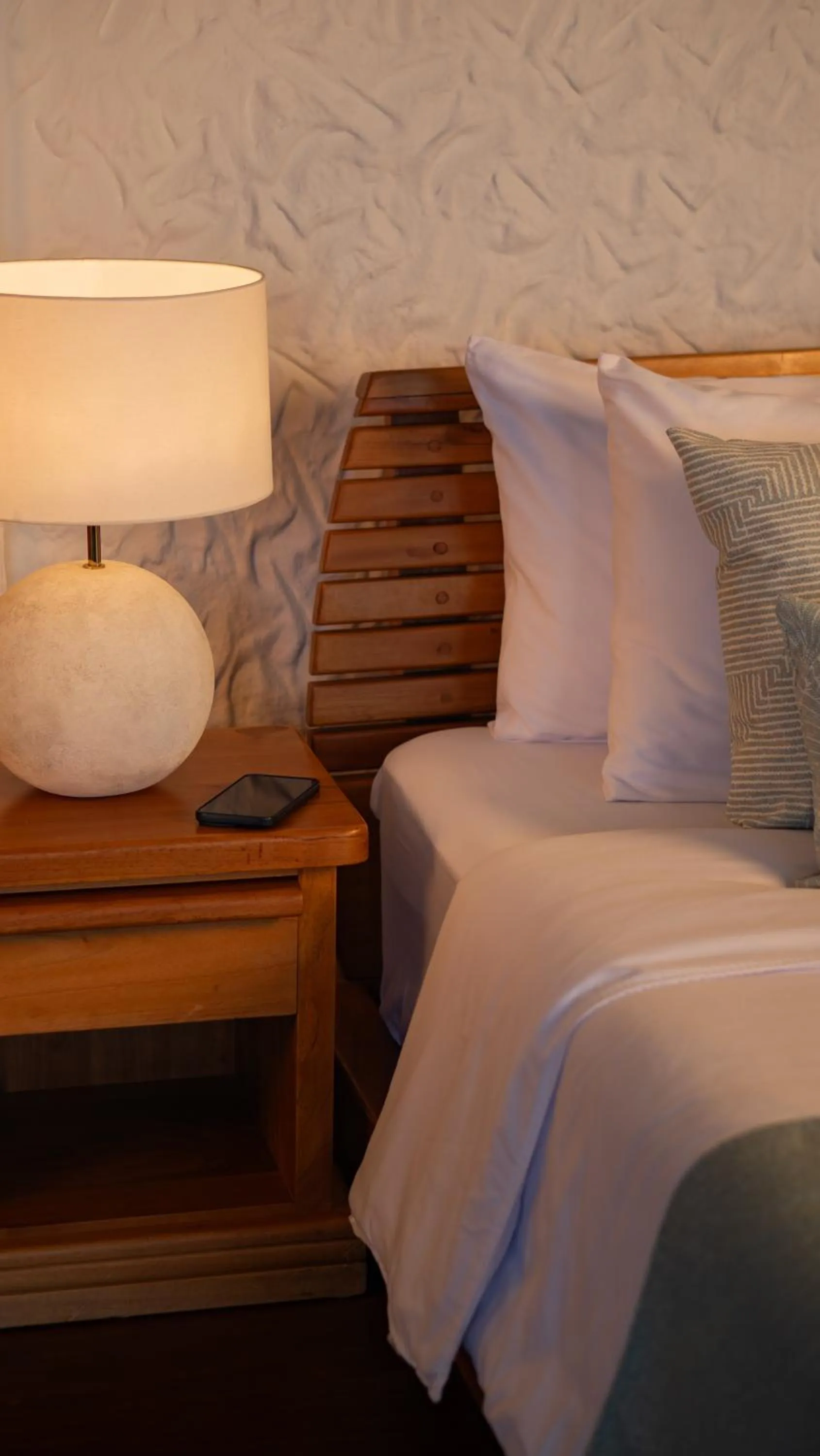 room service, Bed in Hotel Angermeyer Waterfront Inn