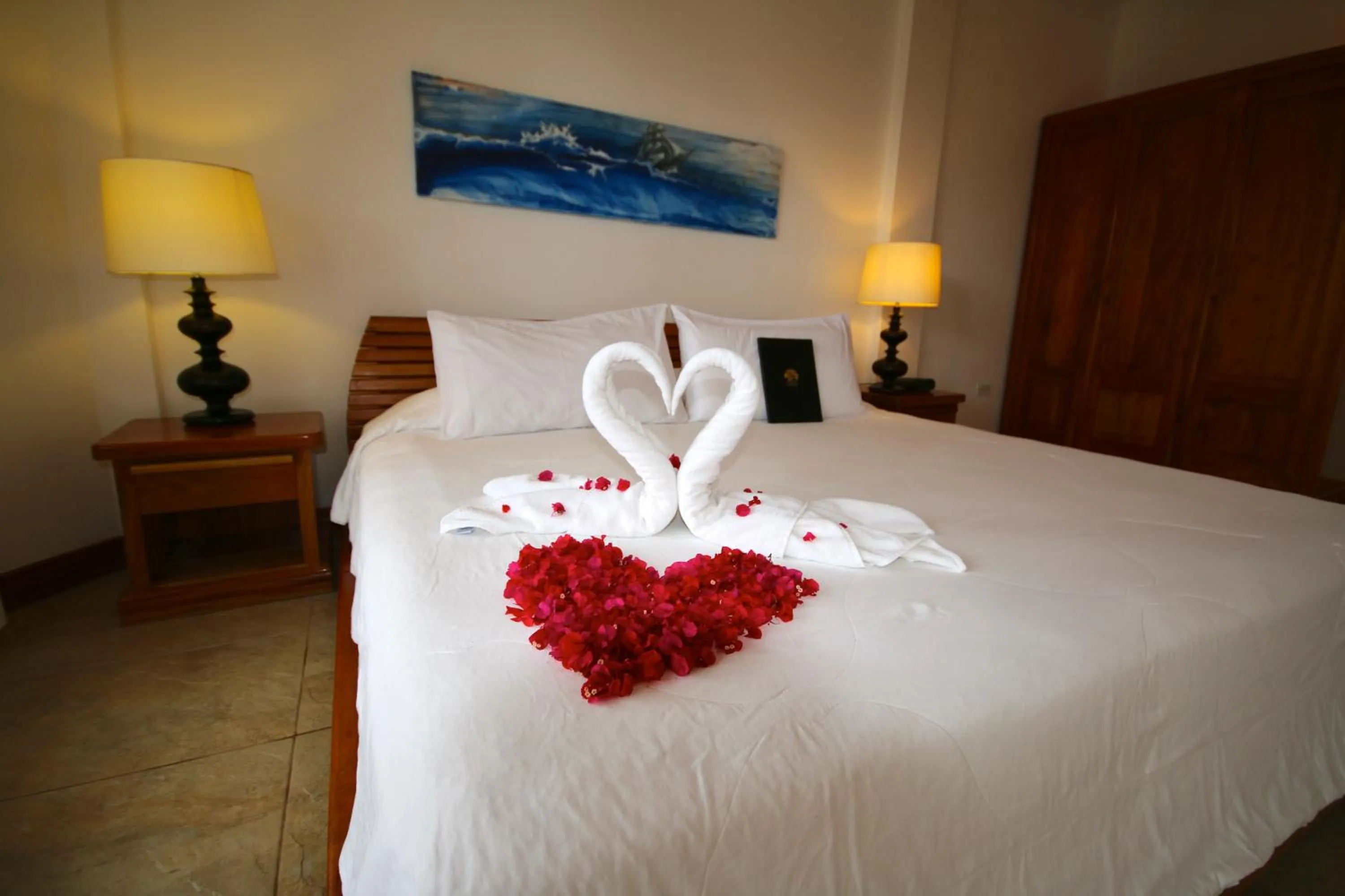 Photo of the whole room, Bed in Hotel Angermeyer Waterfront Inn