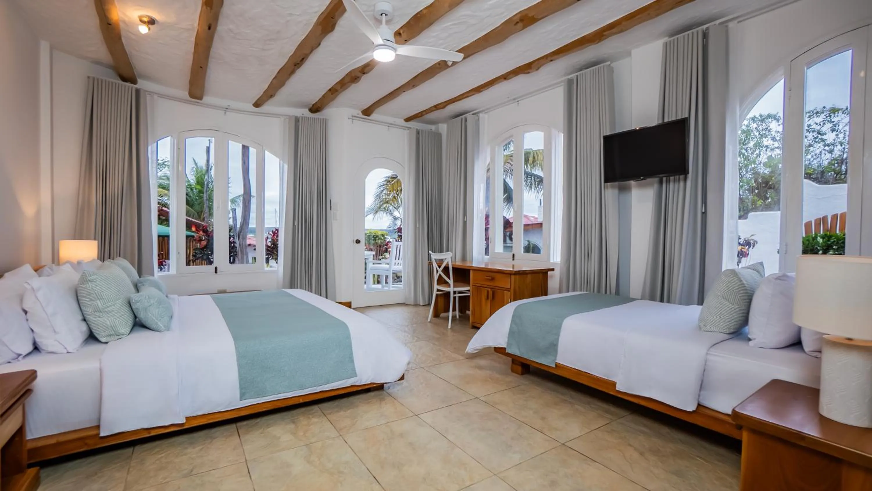 Photo of the whole room, Bed in Hotel Angermeyer Waterfront Inn