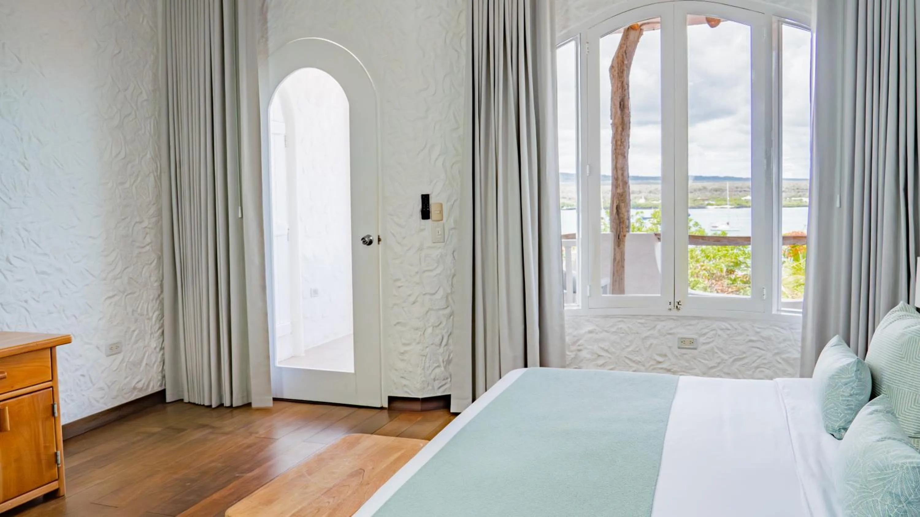 Photo of the whole room, Bed in Hotel Angermeyer Waterfront Inn