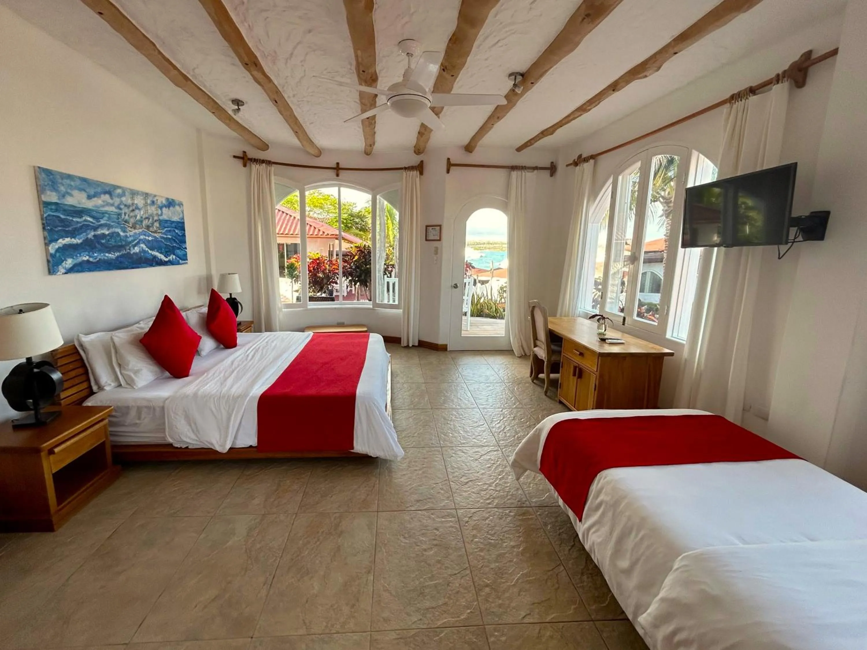 TV and multimedia, Bed in Hotel Angermeyer Waterfront Inn