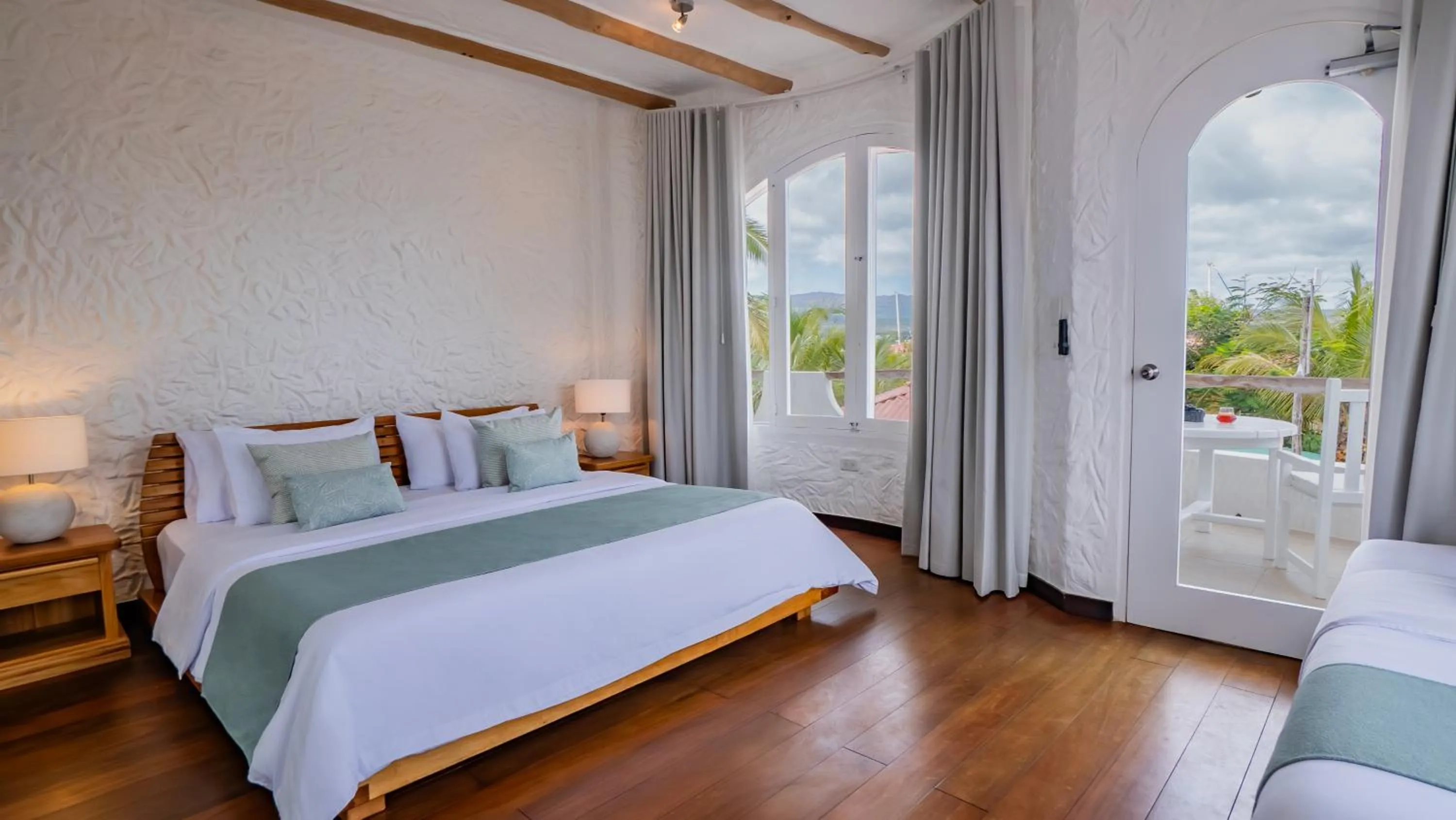 Photo of the whole room, Bed in Hotel Angermeyer Waterfront Inn