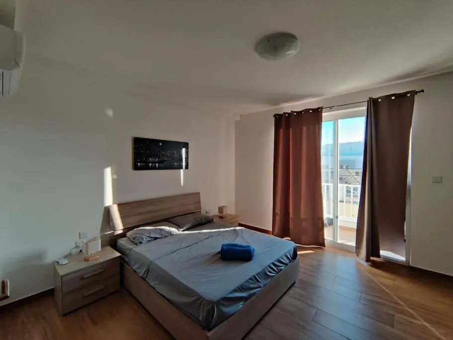 Bed in Luxurious 2 bedroom apartment with country view