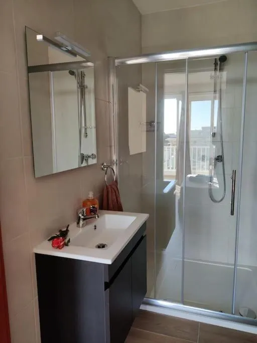 Luxurious 2 bedroom apartment with country view
