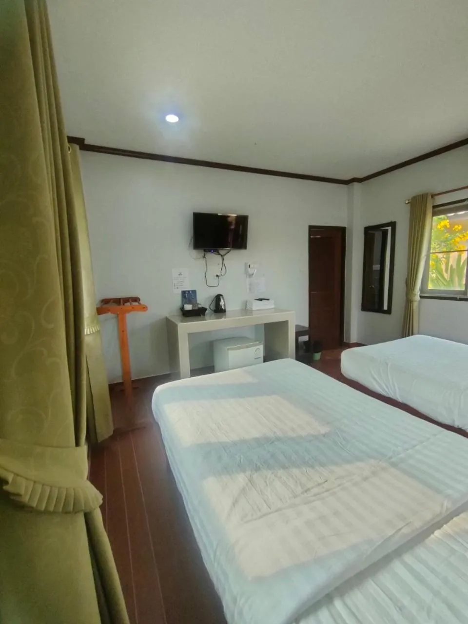 Communal lounge/ TV room, Bed in Chatchawan Resort