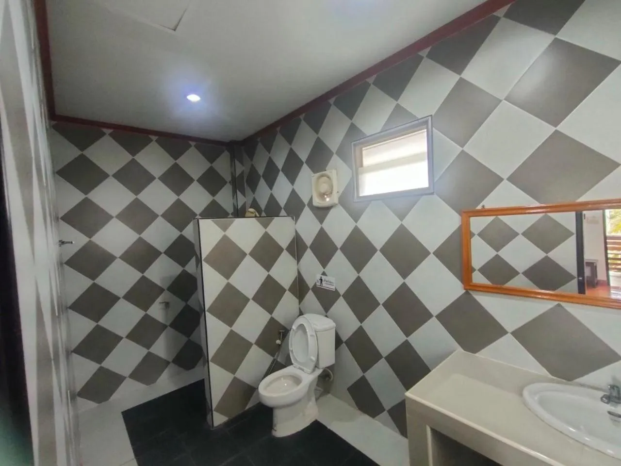 Shower in Chatchawan Resort