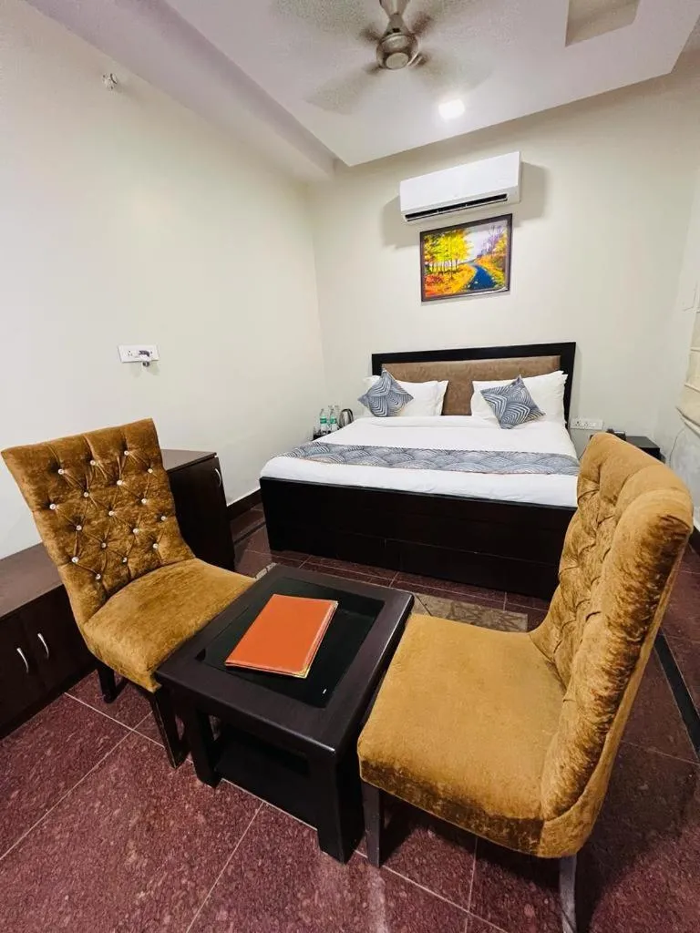 Bedroom, Bed in Namanbagh