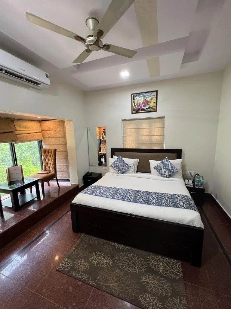 Bedroom, Bed in Namanbagh