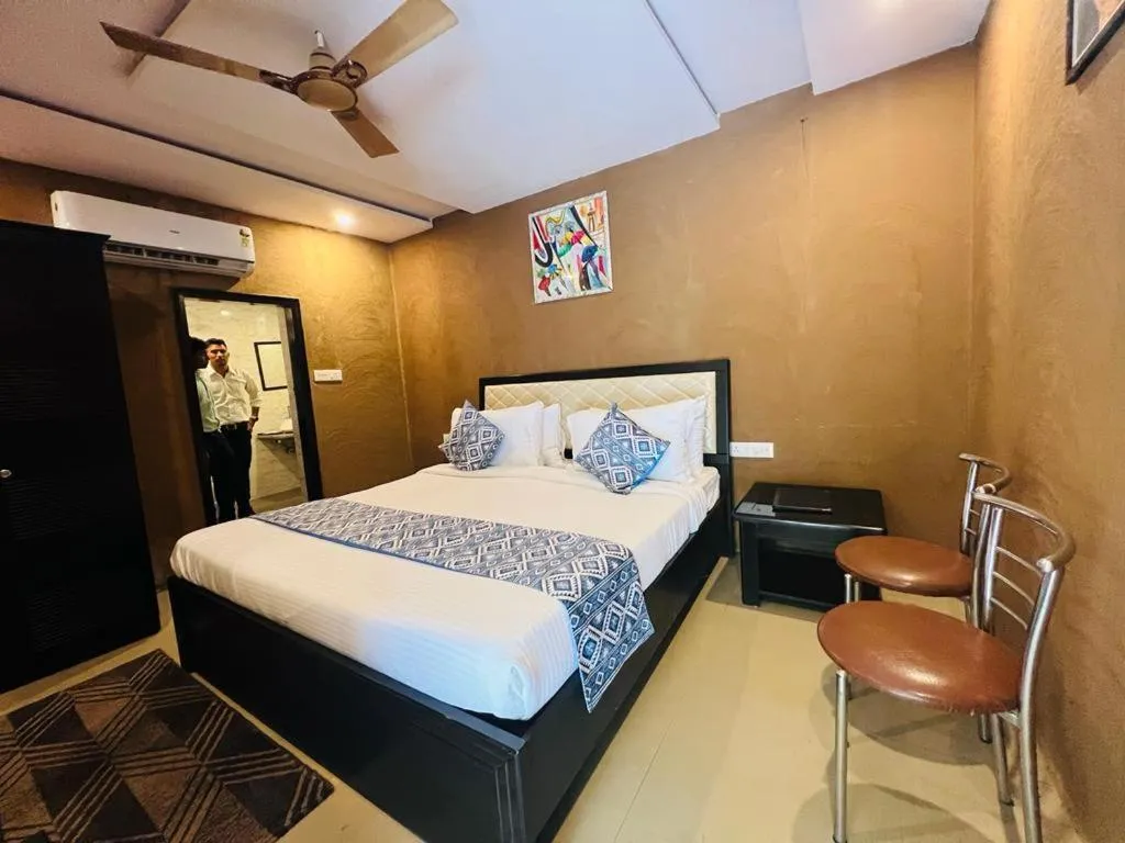 Bed in Namanbagh