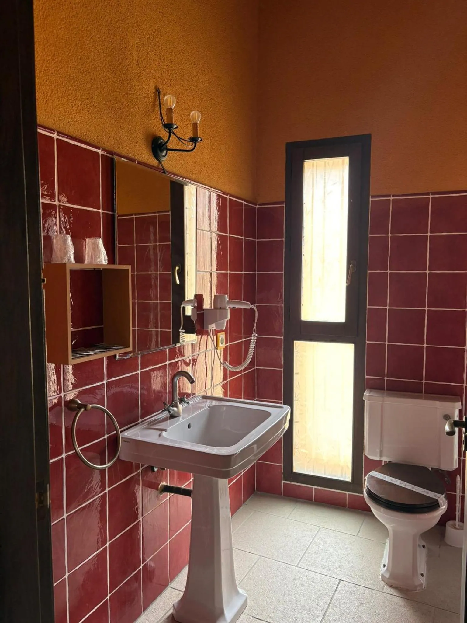 Bathroom in Hostal meson del rey