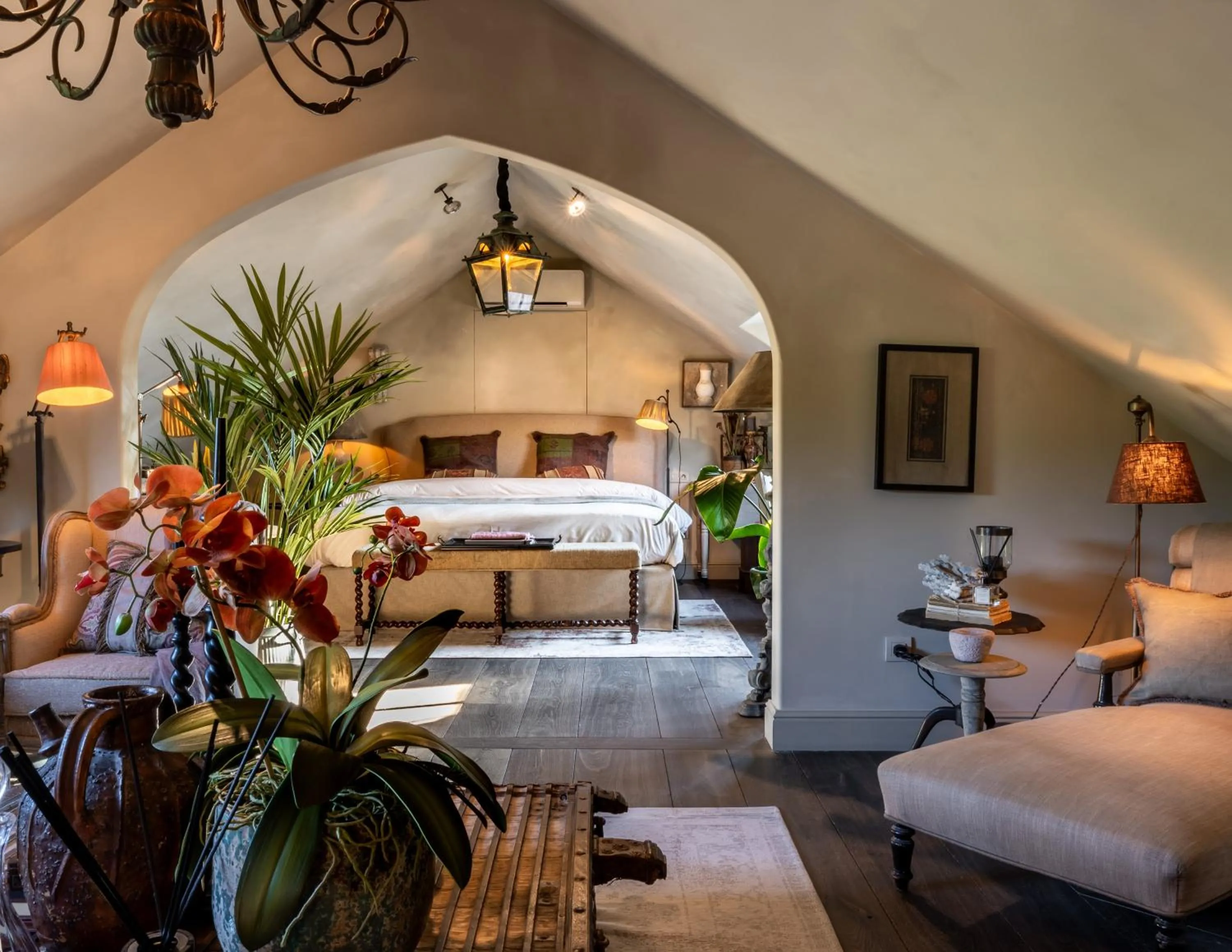 Bedroom, Bed in The Notary