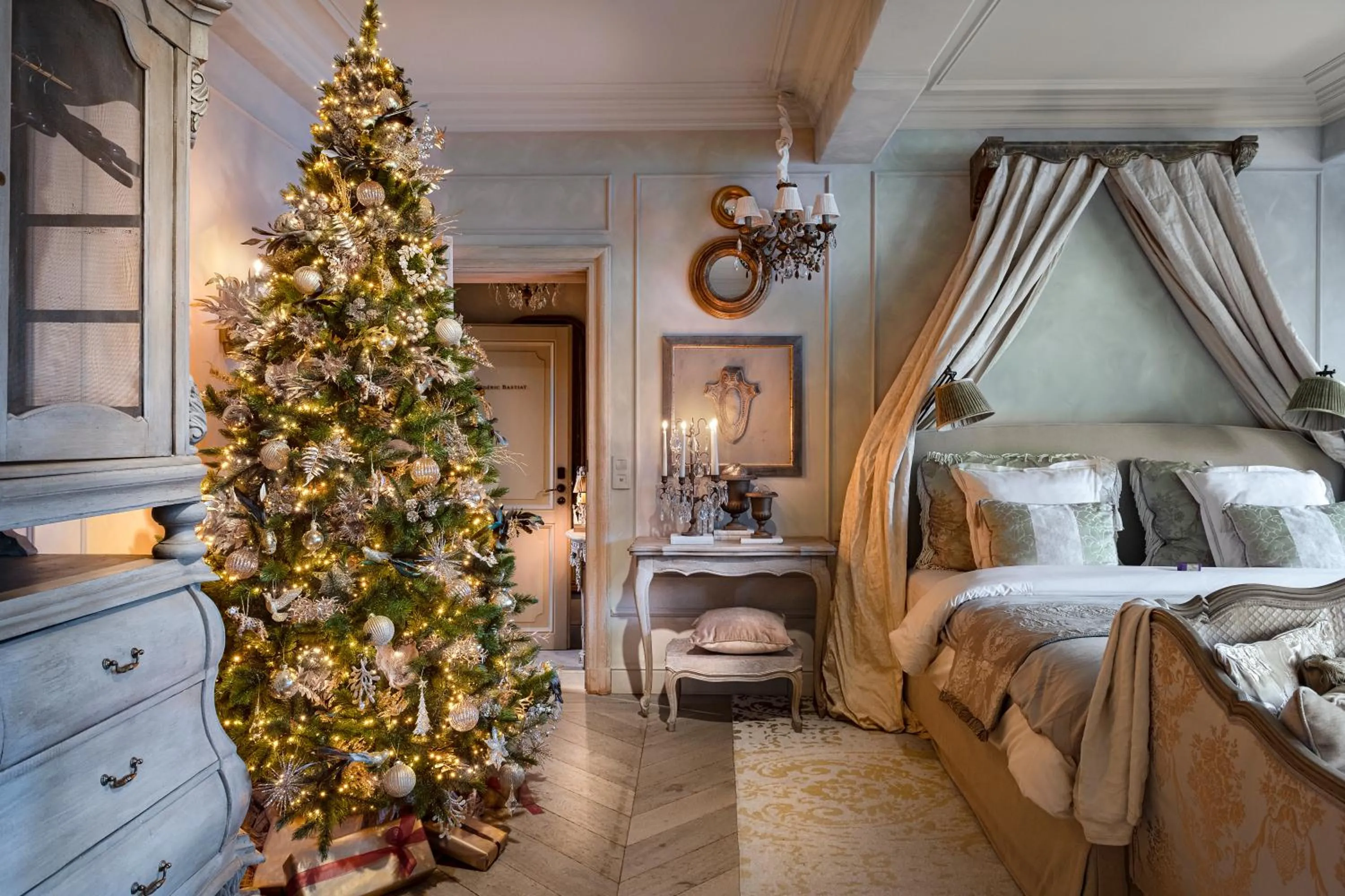 Bedroom, Bed in The Notary