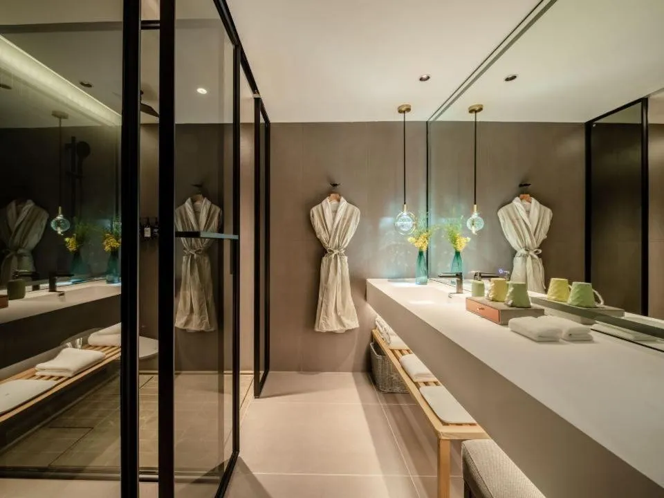 Bathroom in Pagoda Hotel Chengdu Taikoo Li