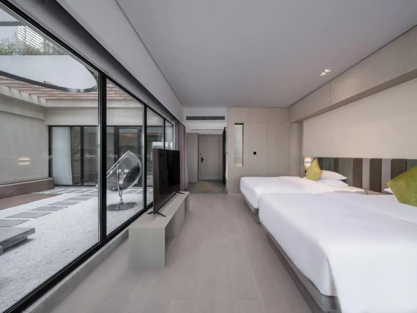 Photo of the whole room, Bed in Pagoda Hotel Chengdu Taikoo Li Photo of the whole room, Bed in Pagoda Hotel Chengdu Taikoo Li