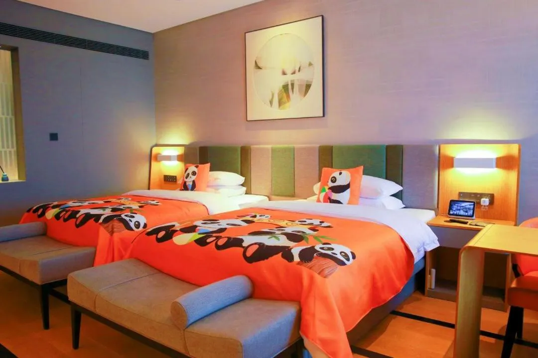 Photo of the whole room, Bed in Pagoda Hotel Chengdu Taikoo Li