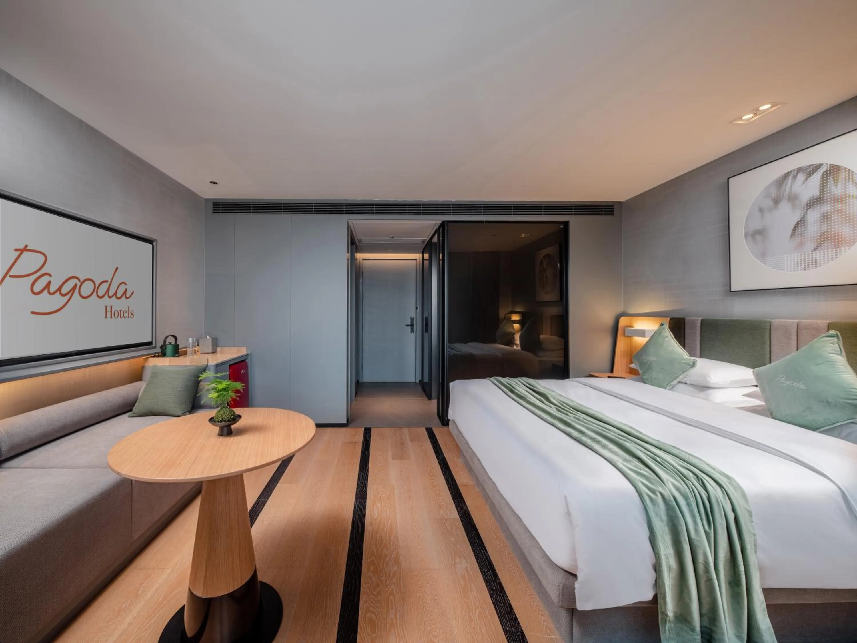 Bed in Pagoda Hotel Chengdu Taikoo Li