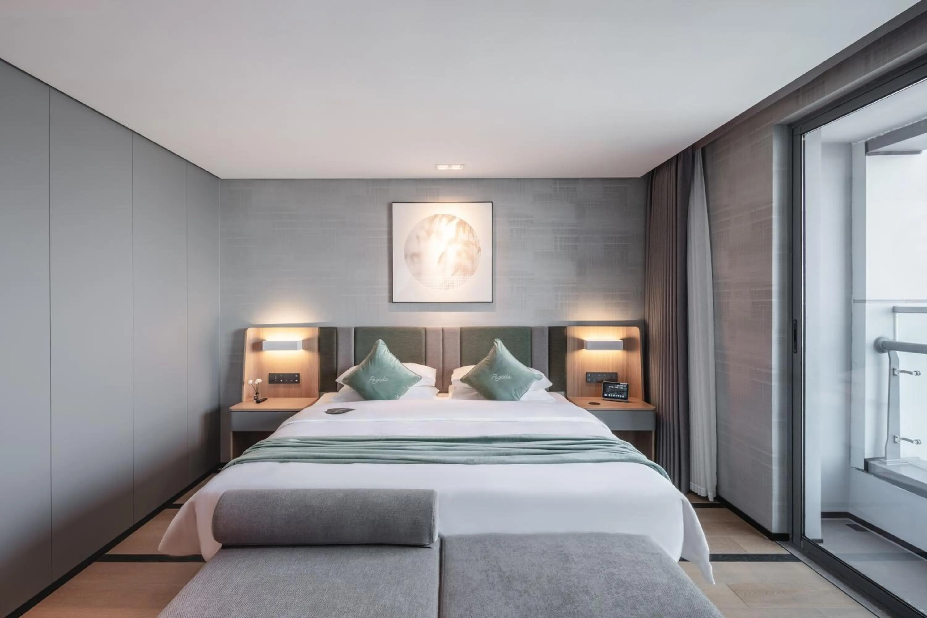 Bed in Pagoda Hotel Chengdu Taikoo Li