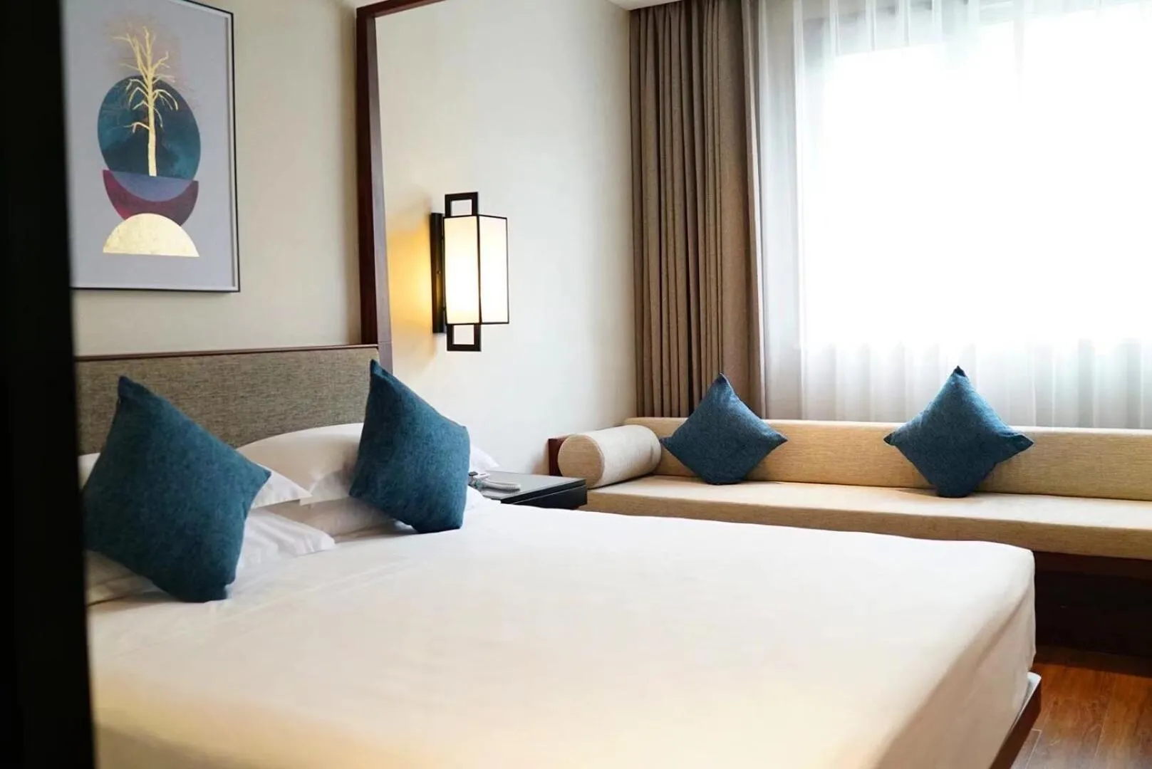 Photo of the whole room, Bed in SSAW Boutique Hotel Shanghai Huangpu River