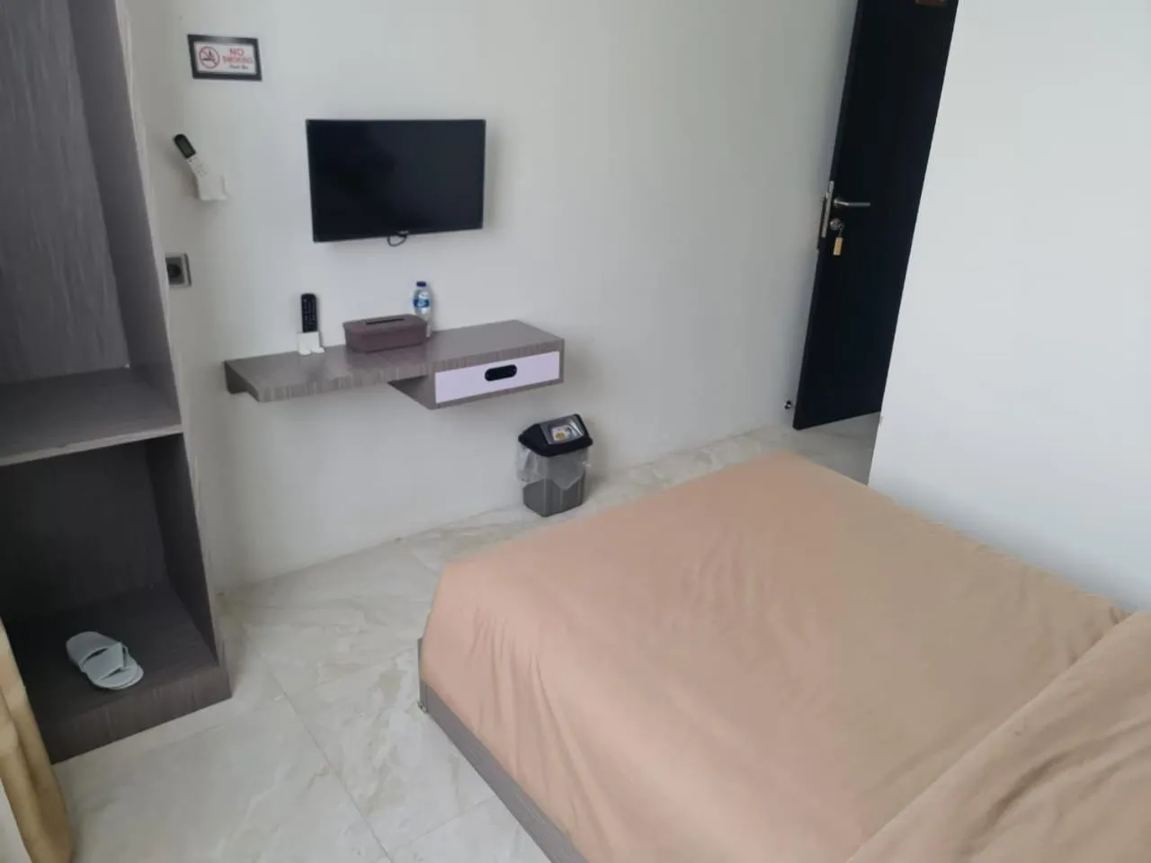 Bed in PURNAMA BALIGE HOTEL