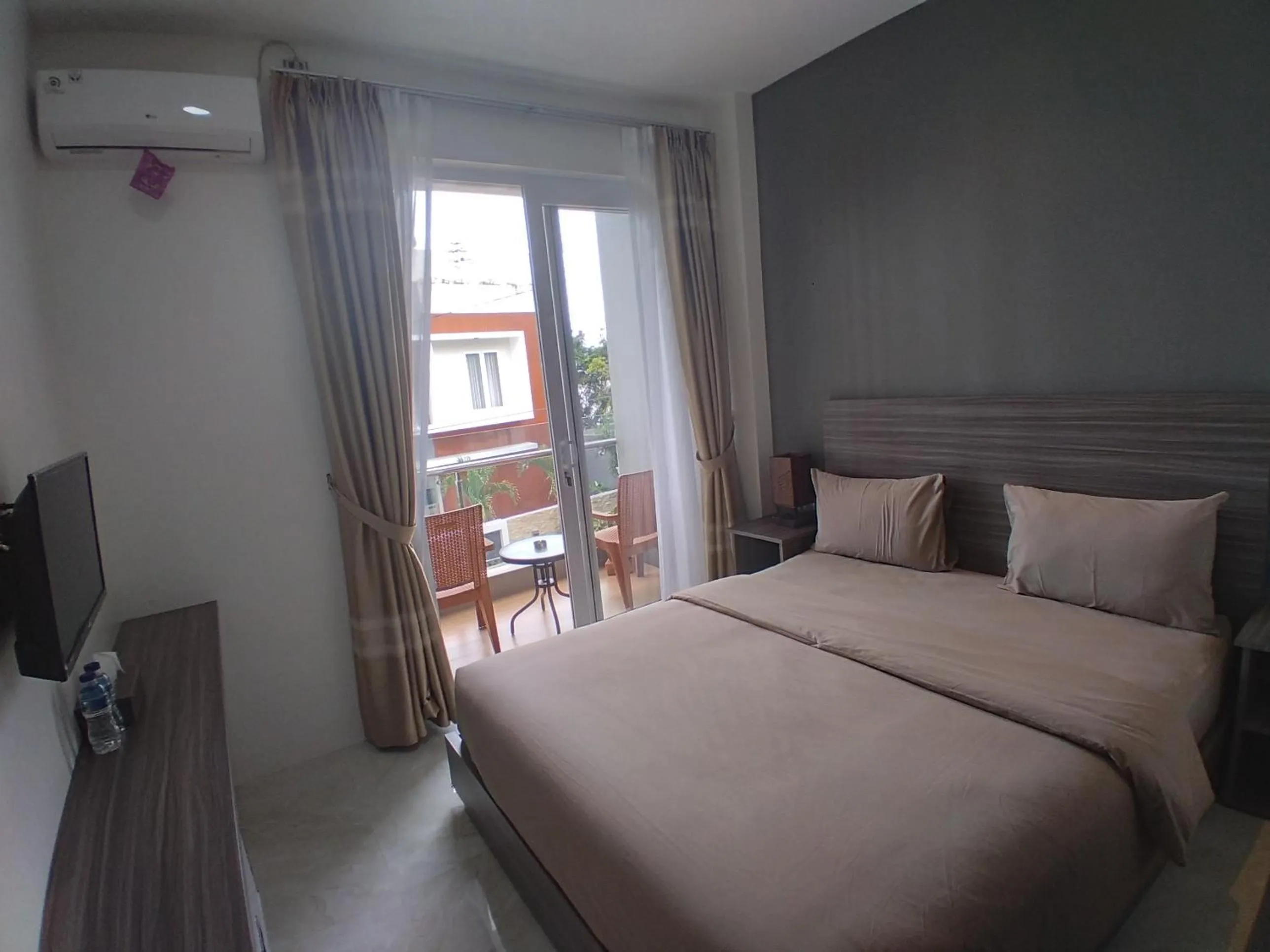 Bed in PURNAMA BALIGE HOTEL