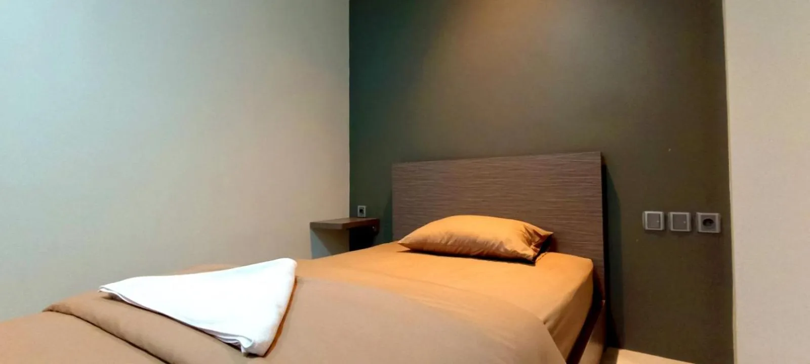 Bed in PURNAMA BALIGE HOTEL