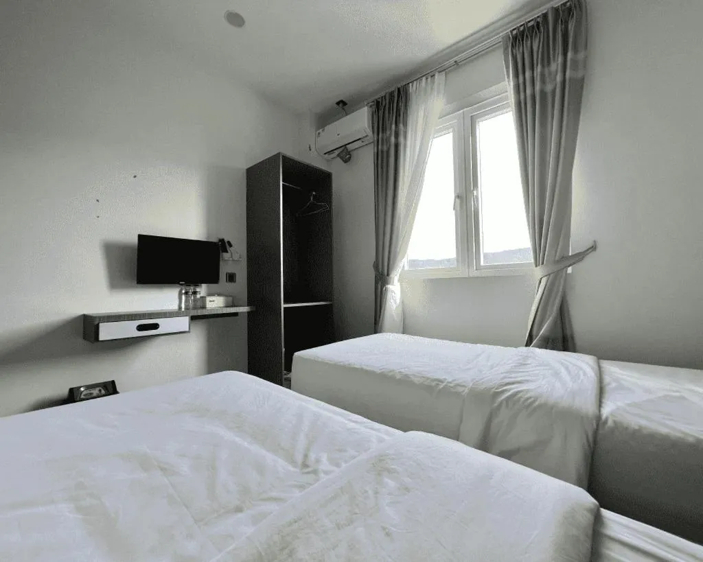 Bedroom, Bed in PURNAMA BALIGE HOTEL