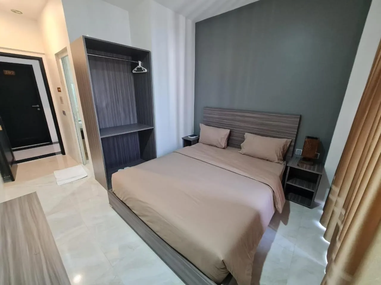 Bed in PURNAMA BALIGE HOTEL