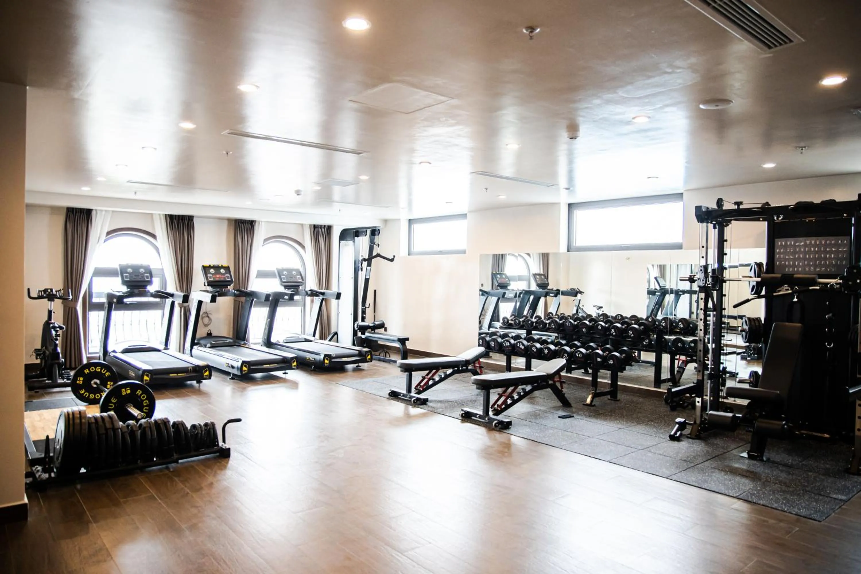 Fitness centre/facilities in Ostara Hotel & Apartment