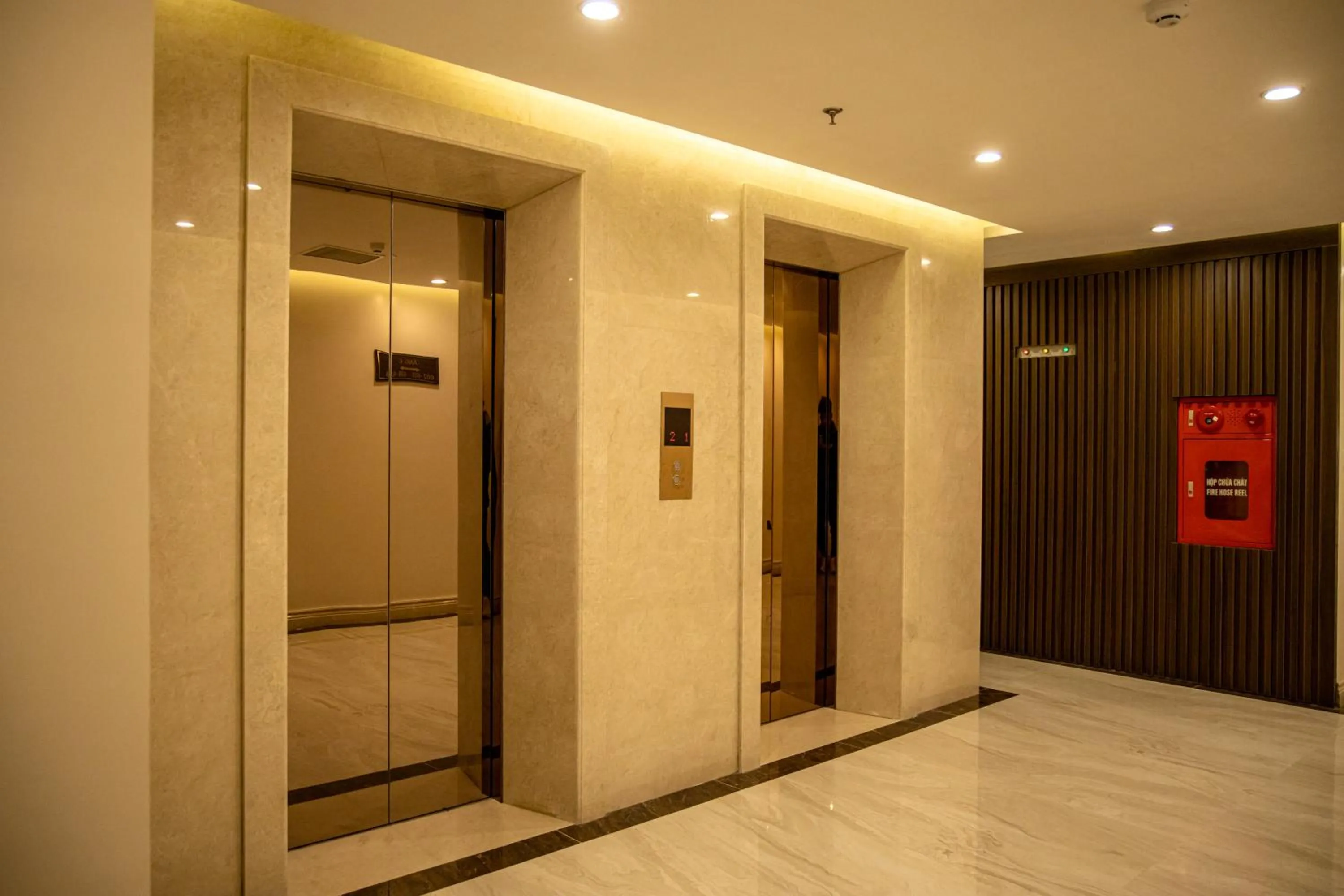 elevator in Ostara Hotel & Apartment