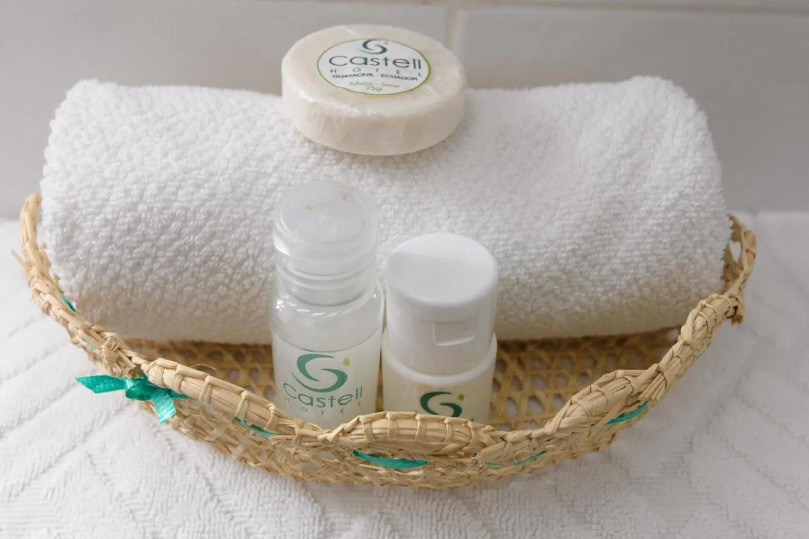 Bathroom in Hotel Castell - Cerca Del Aeropuerto