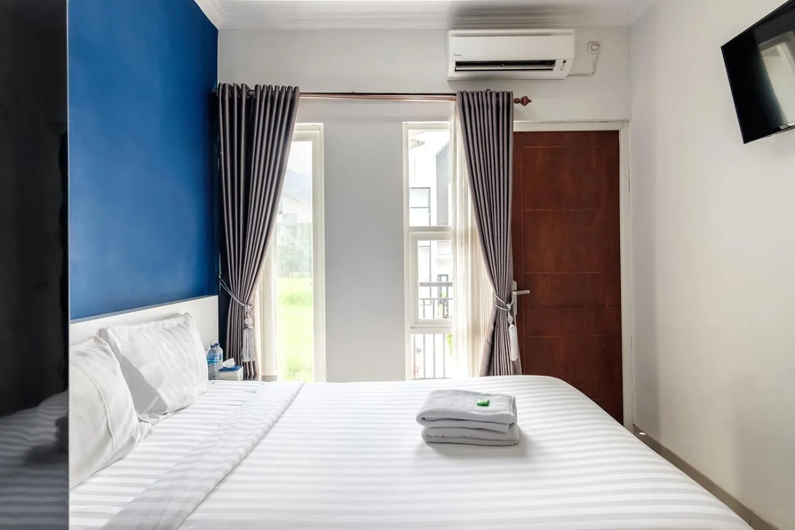 Bedroom, Bed in TwoSpaces Living at Panorama Villas