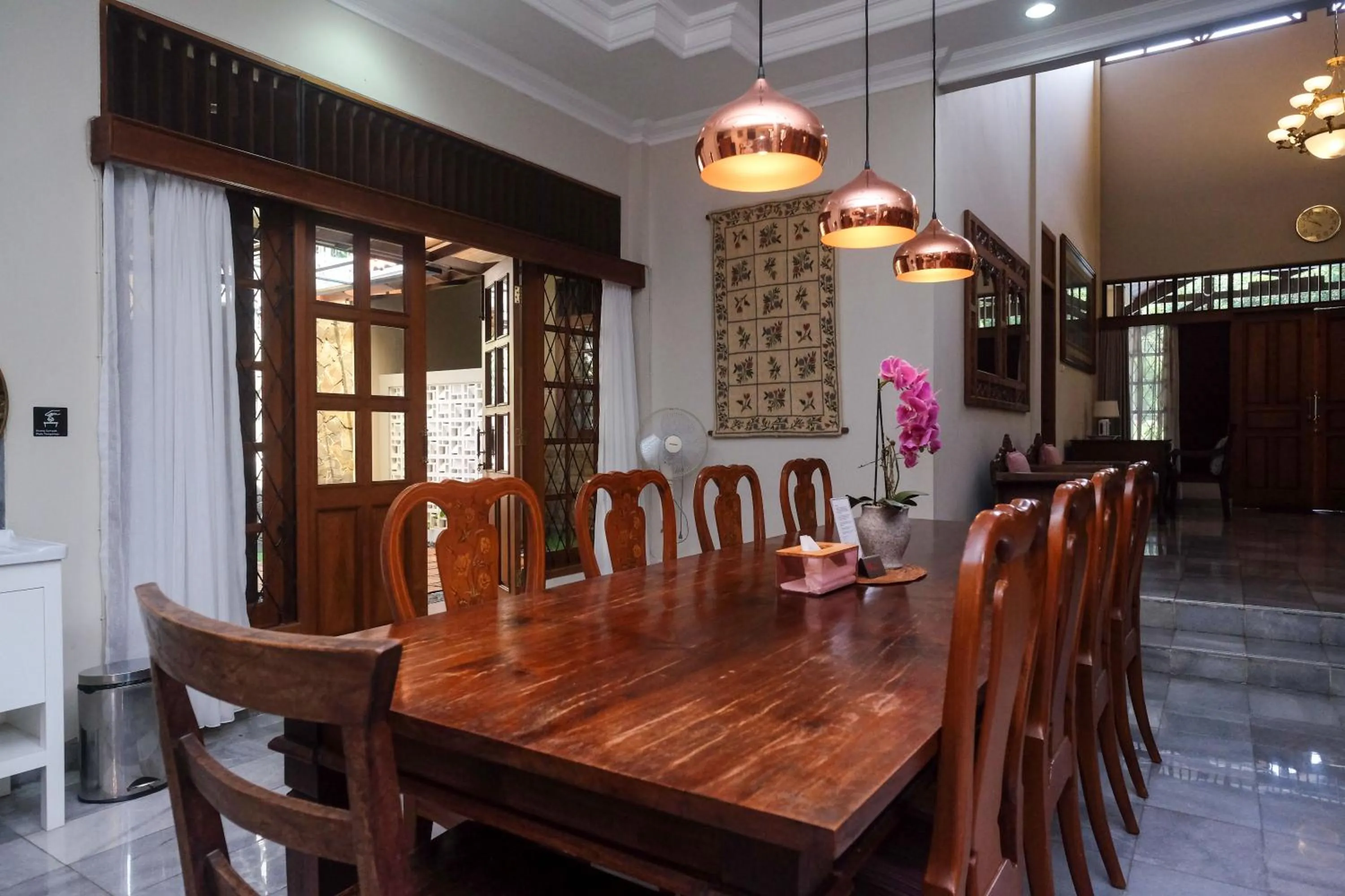 Dining area in SAREH VILLA by The Lavana