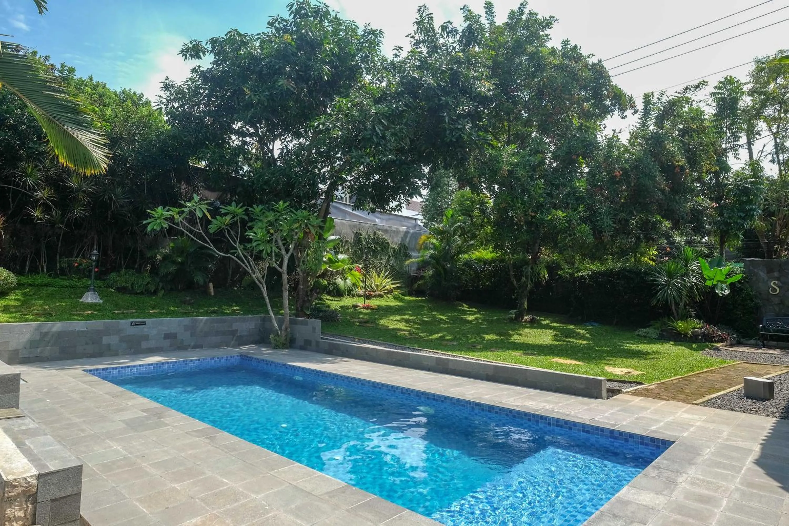 Swimming pool in SAREH VILLA by The Lavana