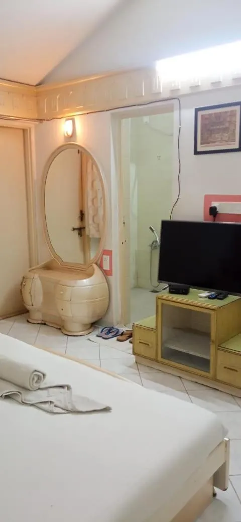 TV and multimedia in Elis Hospitality Service Parth Bungalow