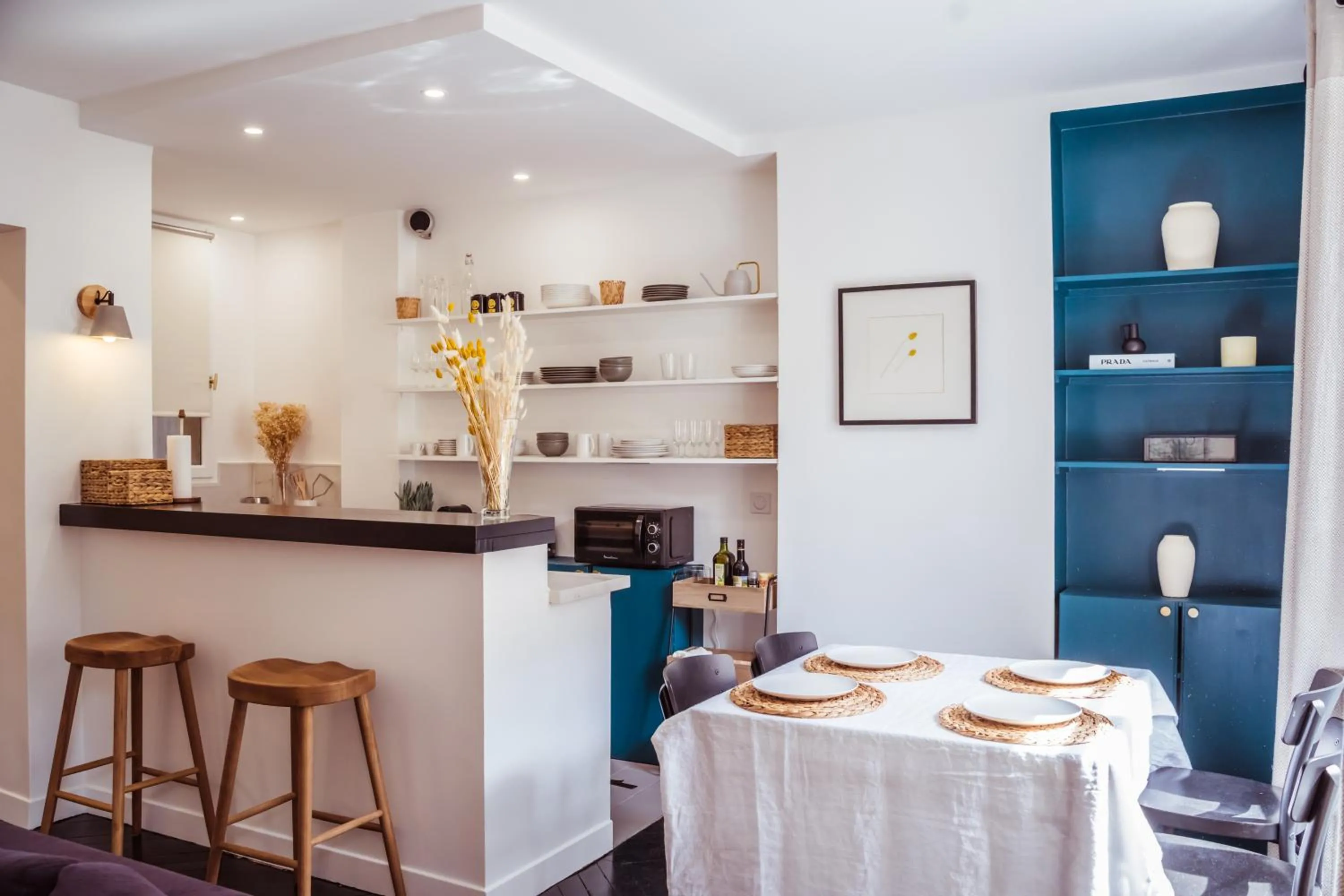 Dining area in Newly Remodeled 2Bed APT with Elevator - Mobility Lease for Students and Work ONLY- Minimum 30 night stays