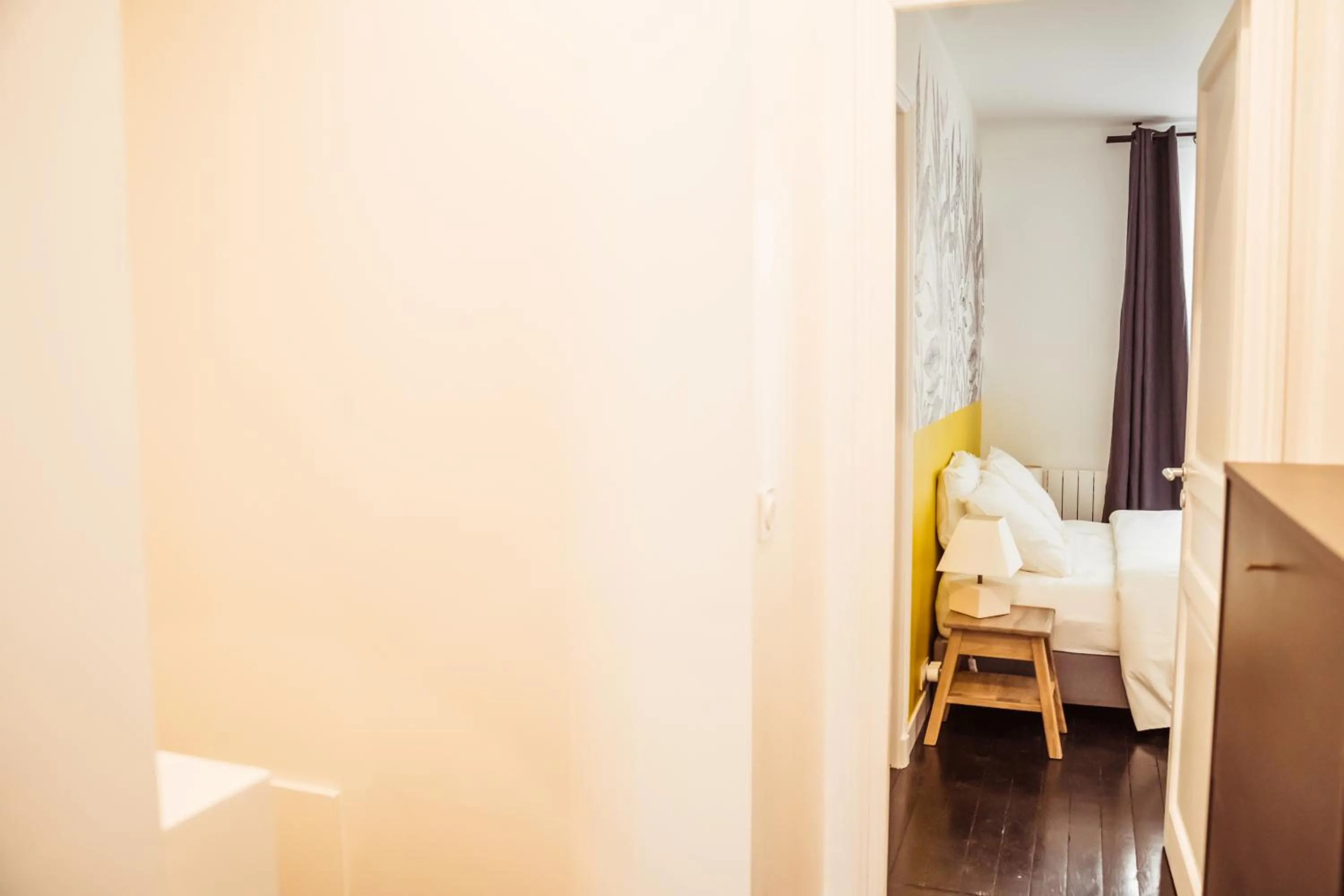 Bedroom in Newly Remodeled 2Bed APT with Elevator - Mobility Lease for Students and Work ONLY- Minimum 30 night stays