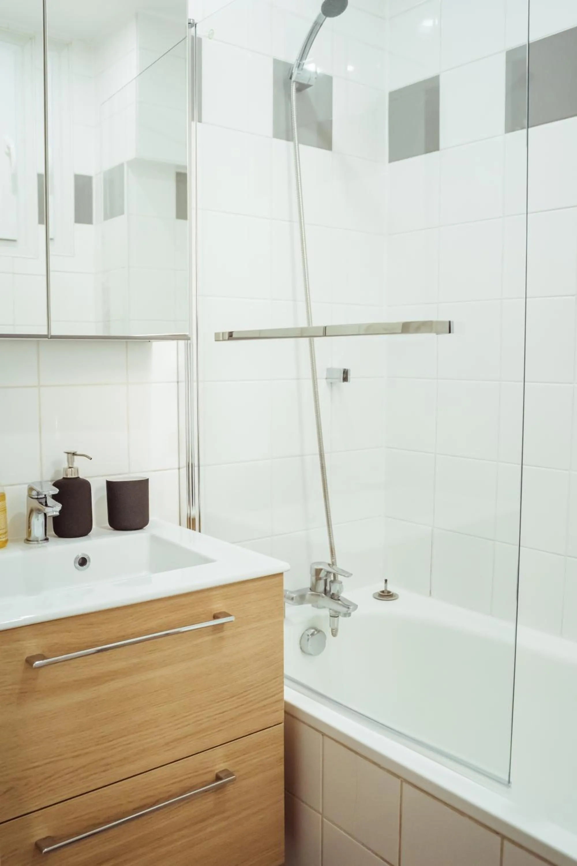 Shower in Newly Remodeled 2Bed APT with Elevator - Mobility Lease for Students and Work ONLY- Minimum 30 night stays